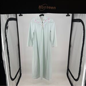 Vintage Mint Green‎ Medium Vanity Fair Nightgown with Pink Floral Embroidery